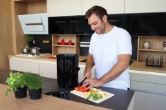 Skazini-inovativni-kompostniki-omogočajo-zero-waste-življenjski-slog